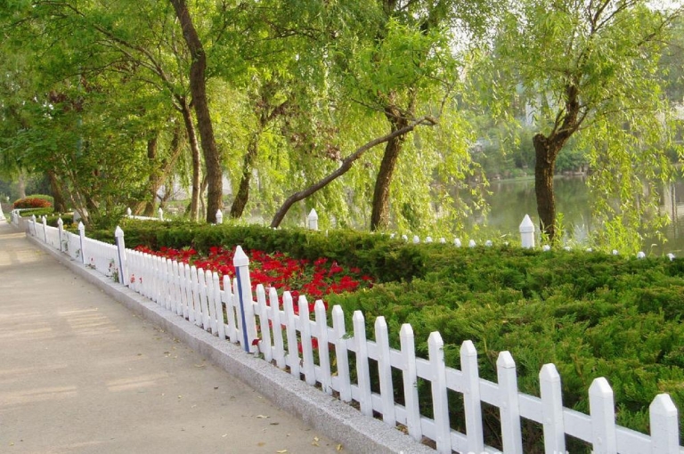 草坪護(hù)欄網(wǎng)價格