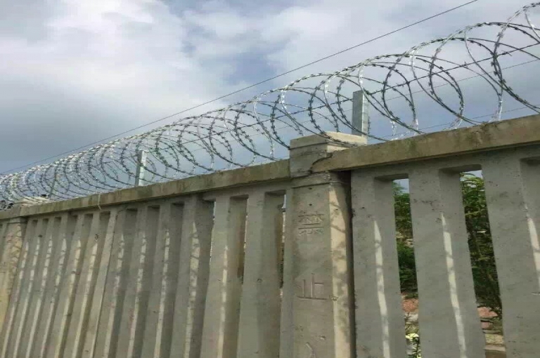 防爬鐵絲網(wǎng)